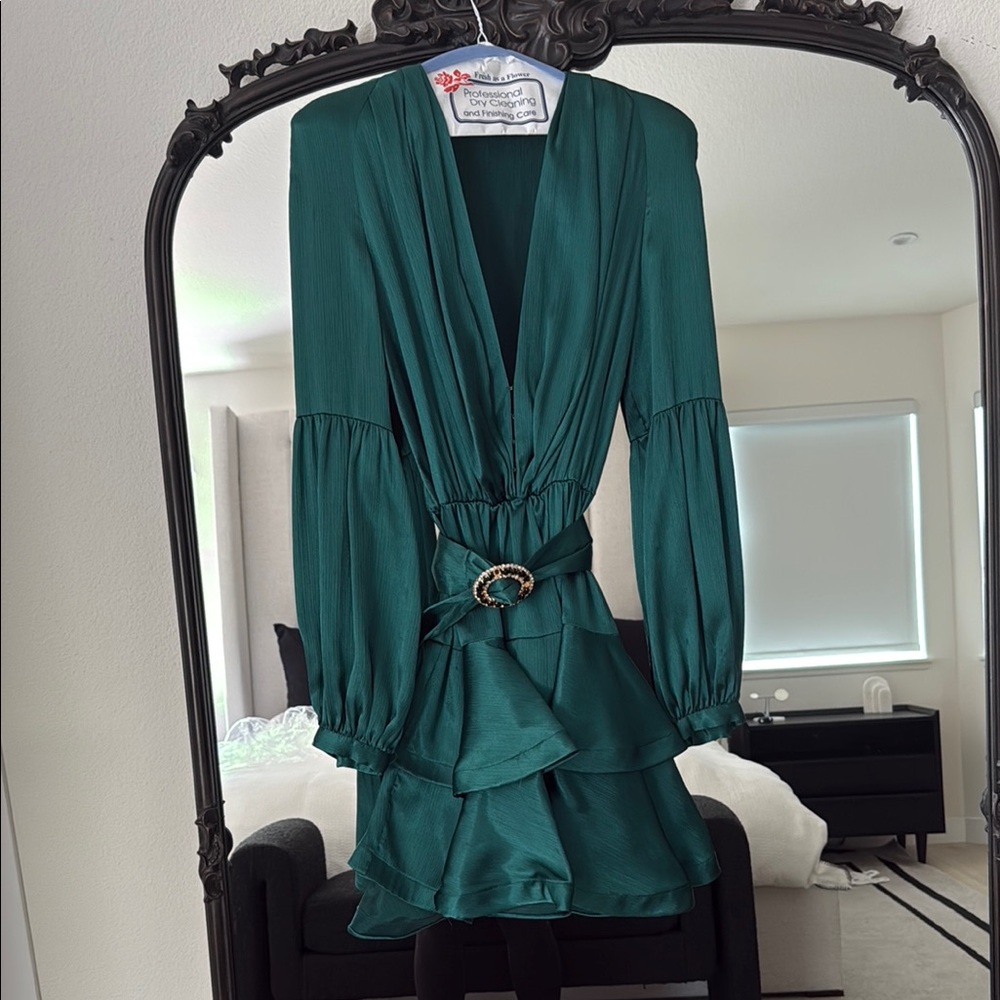 Elegant Green Dress with Belted Waist